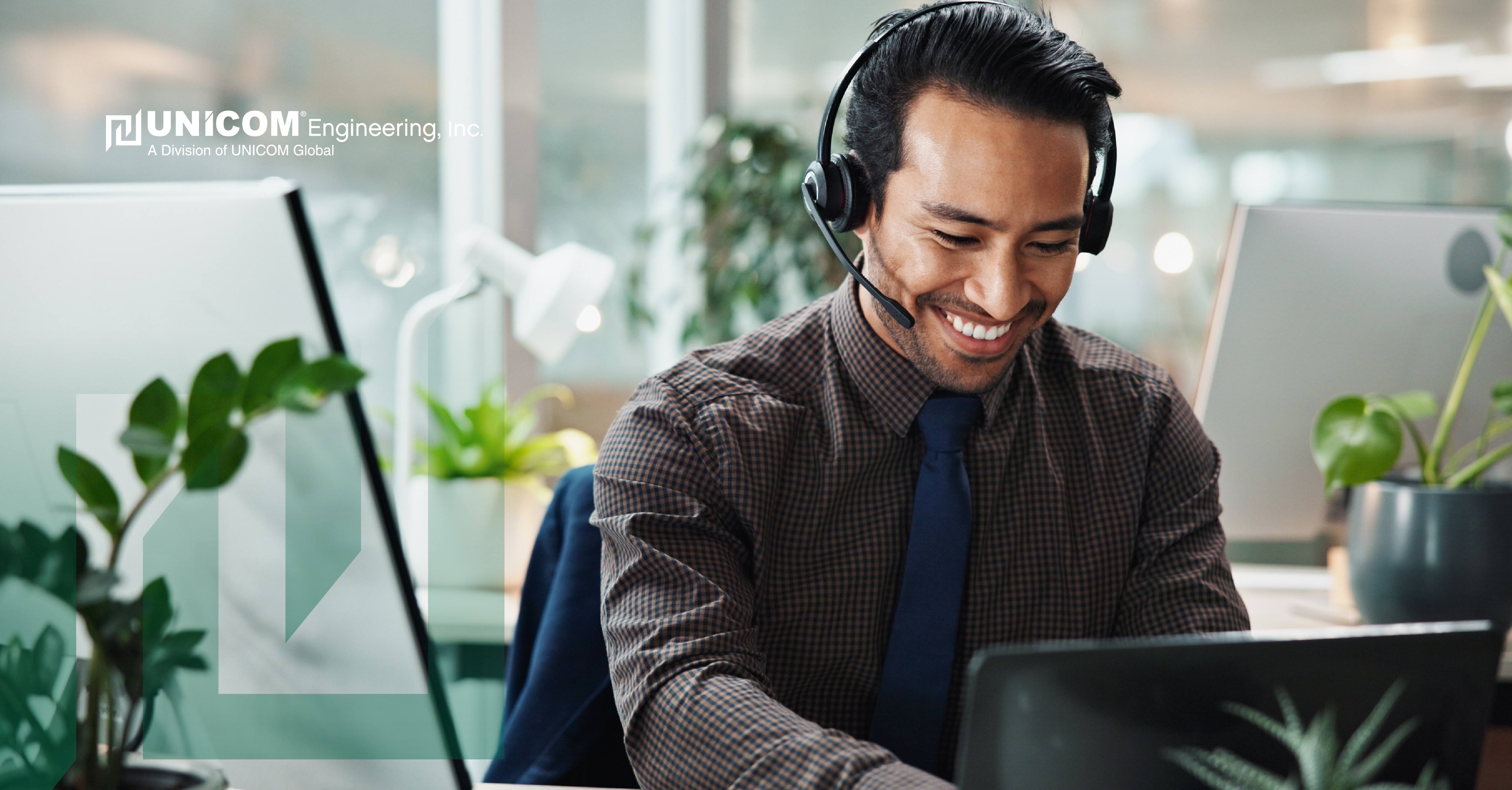International hologram, global support technicians in communication with customers