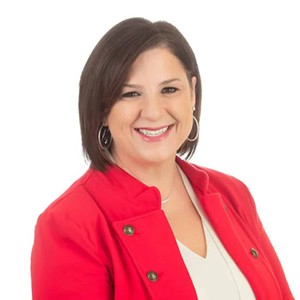 Lisa Ryan headshot